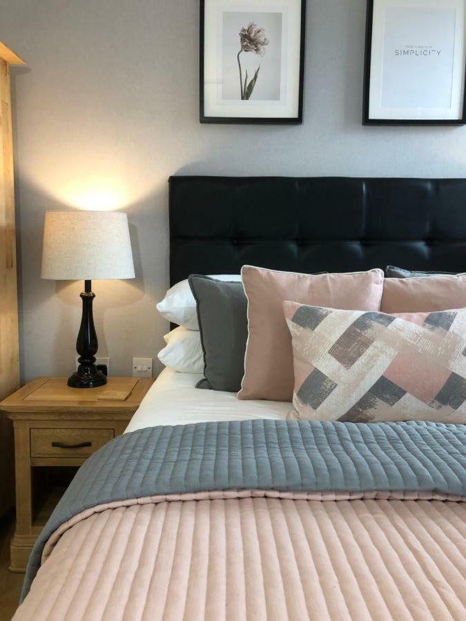 The Larches Guest house Wolverhampton