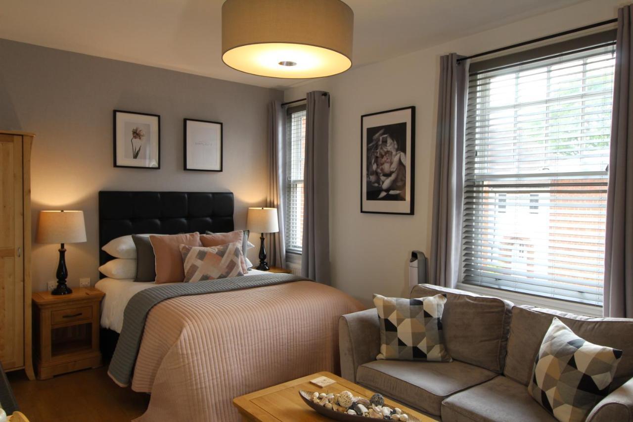 The Larches 5* Wolverhampton