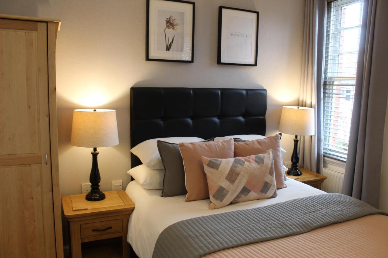 The Larches 5* Wolverhampton